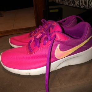 I’m selling these for 25$ they’ve only been worn 2-3x